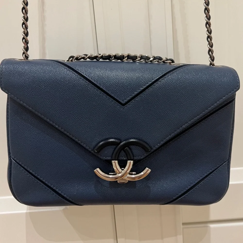 Chanel blue leather bag - Picture 2 of 4